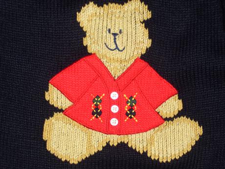 Tmavě modrý svetr s medvídkem, marks & spencer,104