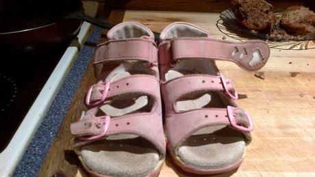 Celokožené sandálky pro holky zn. essi, essi,24