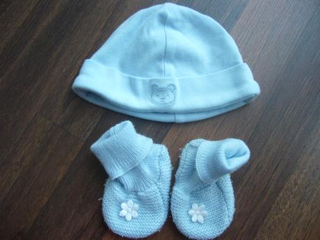 Kojenecký set - čepička a pletené ponožky, 62