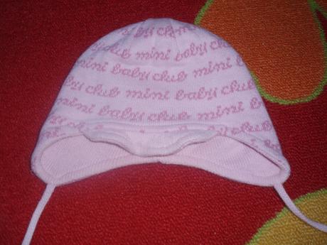 Čepička na holčičku, 74