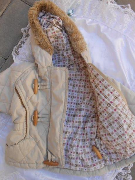 Béžová bunda, 68