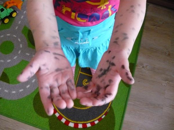 Čím smyju z rukou fix flipchart na vodní bázi?