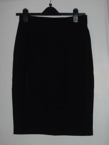 Černá společenská sukně, 36