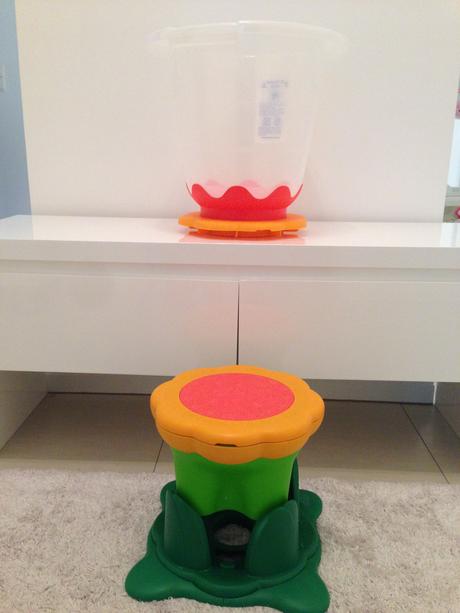 Koupací kyblík tummy tub+šátek a láhve, 