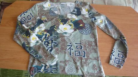 Triko s čínskými motivy, 42