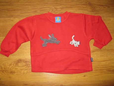 Červená mikina, 98