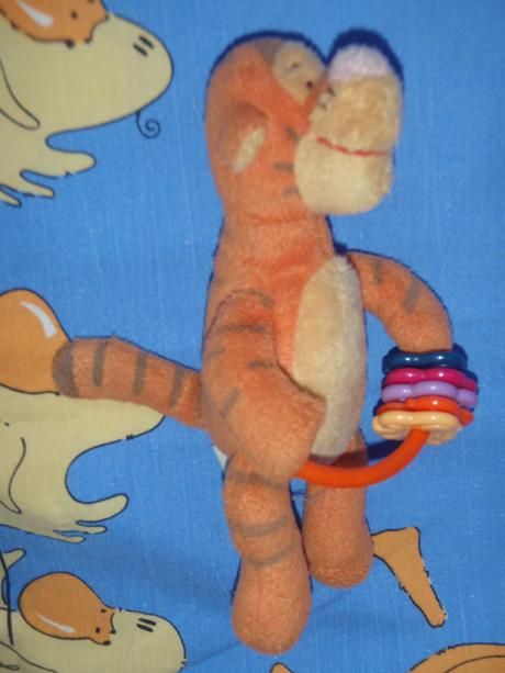 Plyšové chrastítko- tygr z medvídka pů, zn. disney,