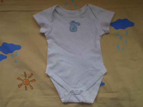 Bílé body s modrým zajíčkem, kr. rukáv, marks & spencer,68