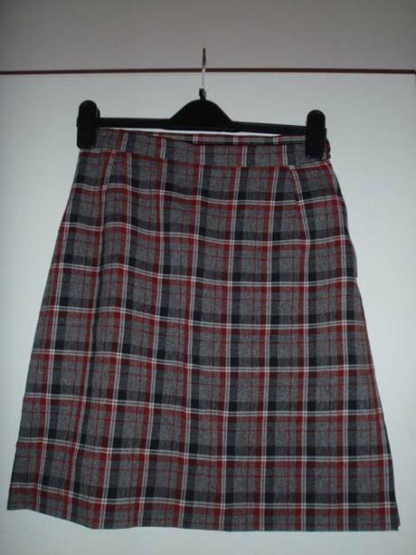 Červený kostýmek se sukní+ druhá sukně zdarma, 38