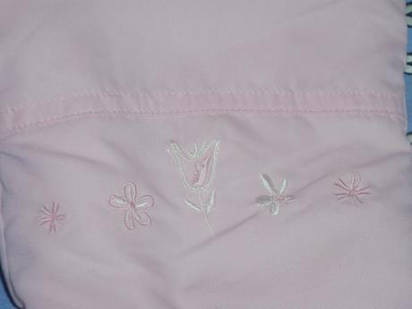 Růžové oteplené kalhoty, zdobené výšivkou, 68