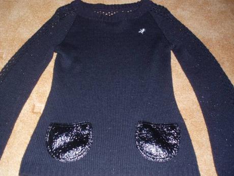 Černý svetřík, s