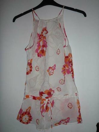 Bílý květinový top na ramínka, s