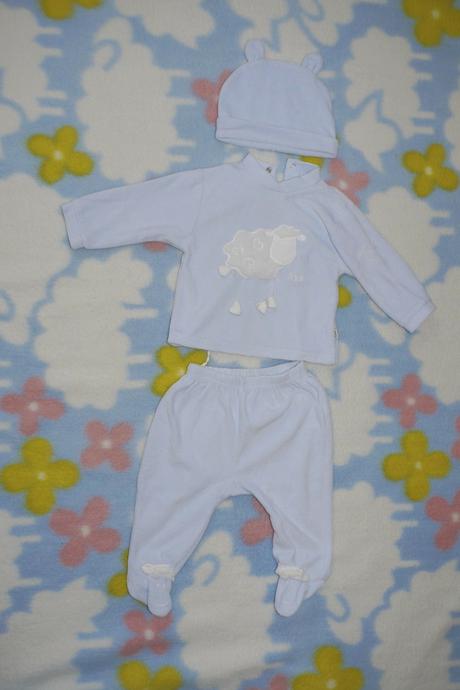 Svetle modry set s oveckou, 68