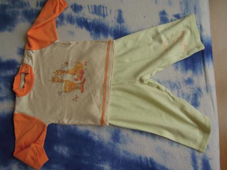 Pyžamko se žirafkou, 74