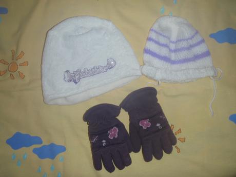2x čepice, 1x rukavice, cena za vše., 98