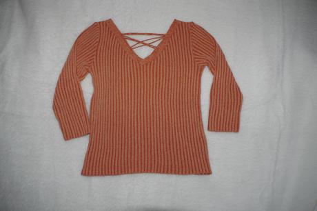 Oranzovy svetrik, s