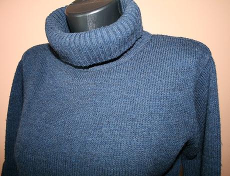 Tmavěmodrý semínkatý svetr, c&a,l