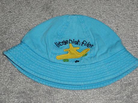 Klobouček s letadlem, 74