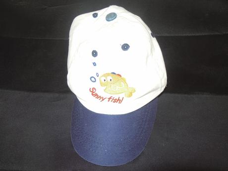 Kšiltovka bílá s rybičkou, 68