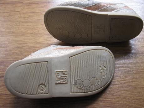 Lakované střevíce + látkové sandály zdarma, 22