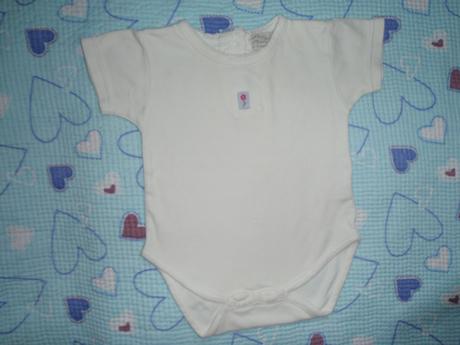 Bílé body s kytkou, zn. mini minoti, 74