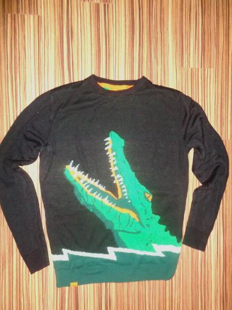 Měkoučký černý teplý svetr s krokodýlem cropp, l