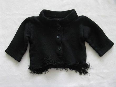 Černý svetřík s třásněmi, 68