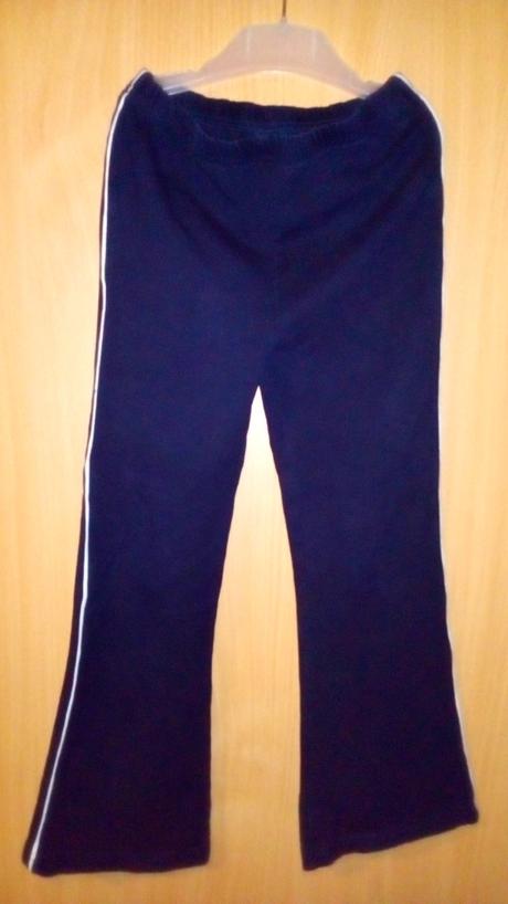 Slabší bavlněné tepláky, tu,122