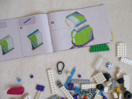 Lego friends mia a přívěs pro koně, 