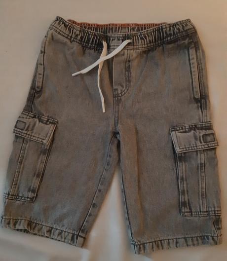 Kraťasy vel. 152, chapter young,152