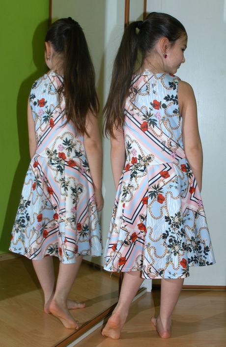 Dívčí úpletové slavnostní šaty, 146