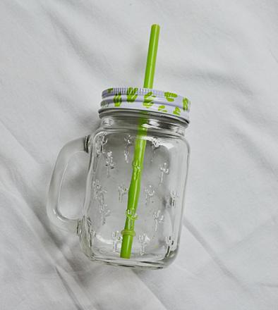 Hrnek na pití s víčkem, 