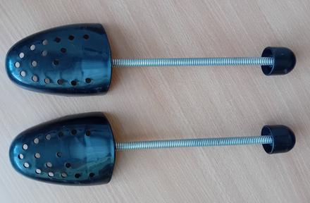 Napínáky do bot, 32