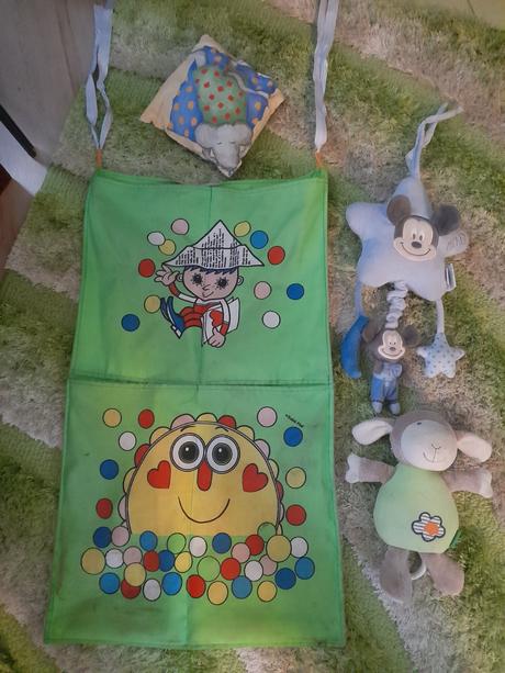 Kapsář večerníček,hrací hračky a polštářek, 