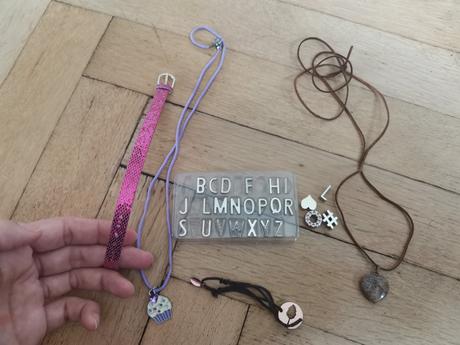 Náramek přívěsek, 