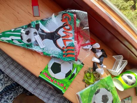 Fotbalové věci,přání,ubrousky,kelímky,girlandy,