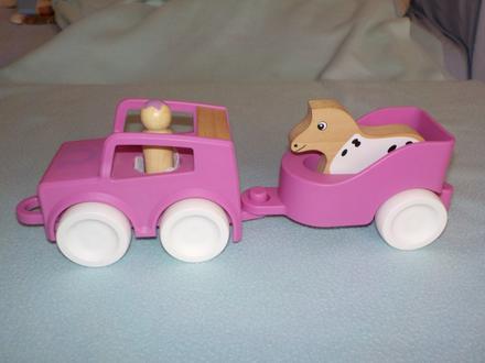 Dřevěné auto s přívěsem, 