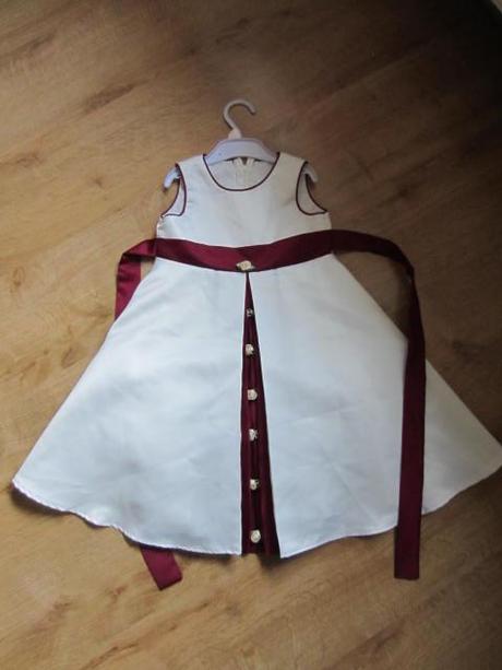 Sváteční šaty, 98