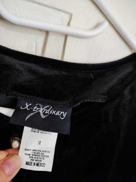 Originální šaty, vyrobené v mexiku, 152