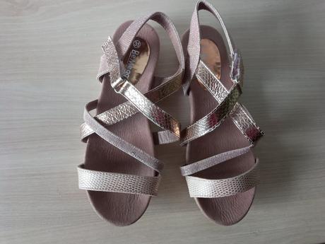 Sandály, sandálky, stélka 22 cm, 35