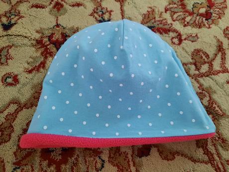 Zimní puntíkatá čepička, 92