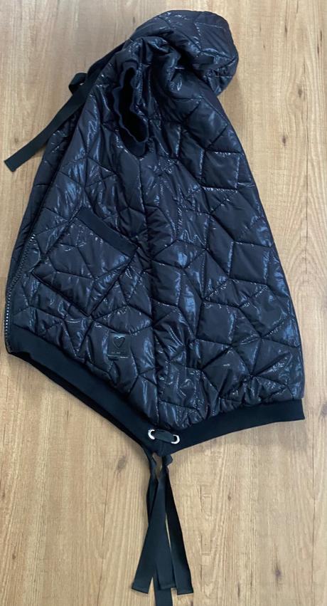 Krásná černá vesta, m