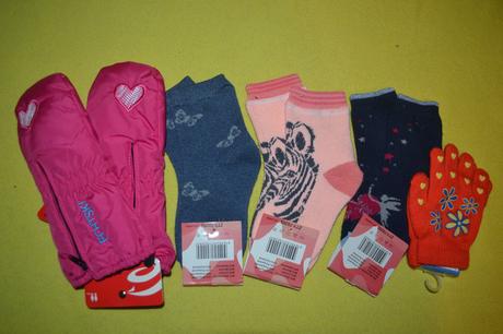 2x dívčí rukavice prodloužené,2-4r.3x ponožky, 104–116 / 86–98