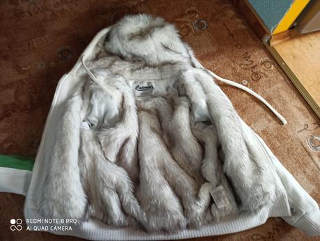 Mikina s kožíškem, 176