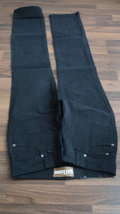 Luxusní černé džíny john galliano, s