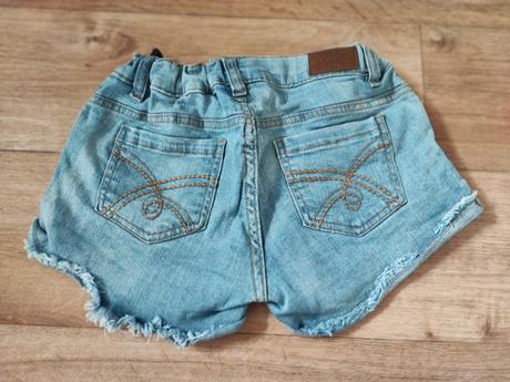 Džínové šortky, 152