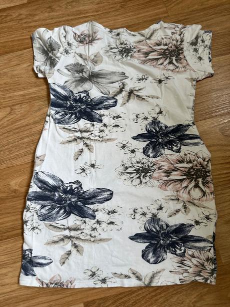 Květované šaty, 146