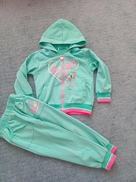 Tepláková souprava, 104