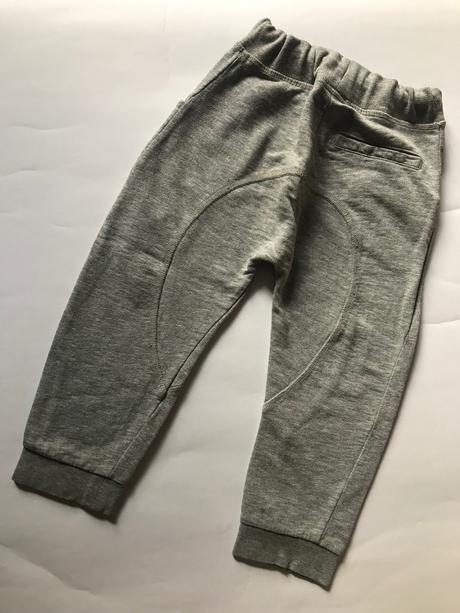 Dvoje tepláčky, next,98