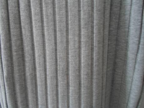 Šedé mini šaty, 152